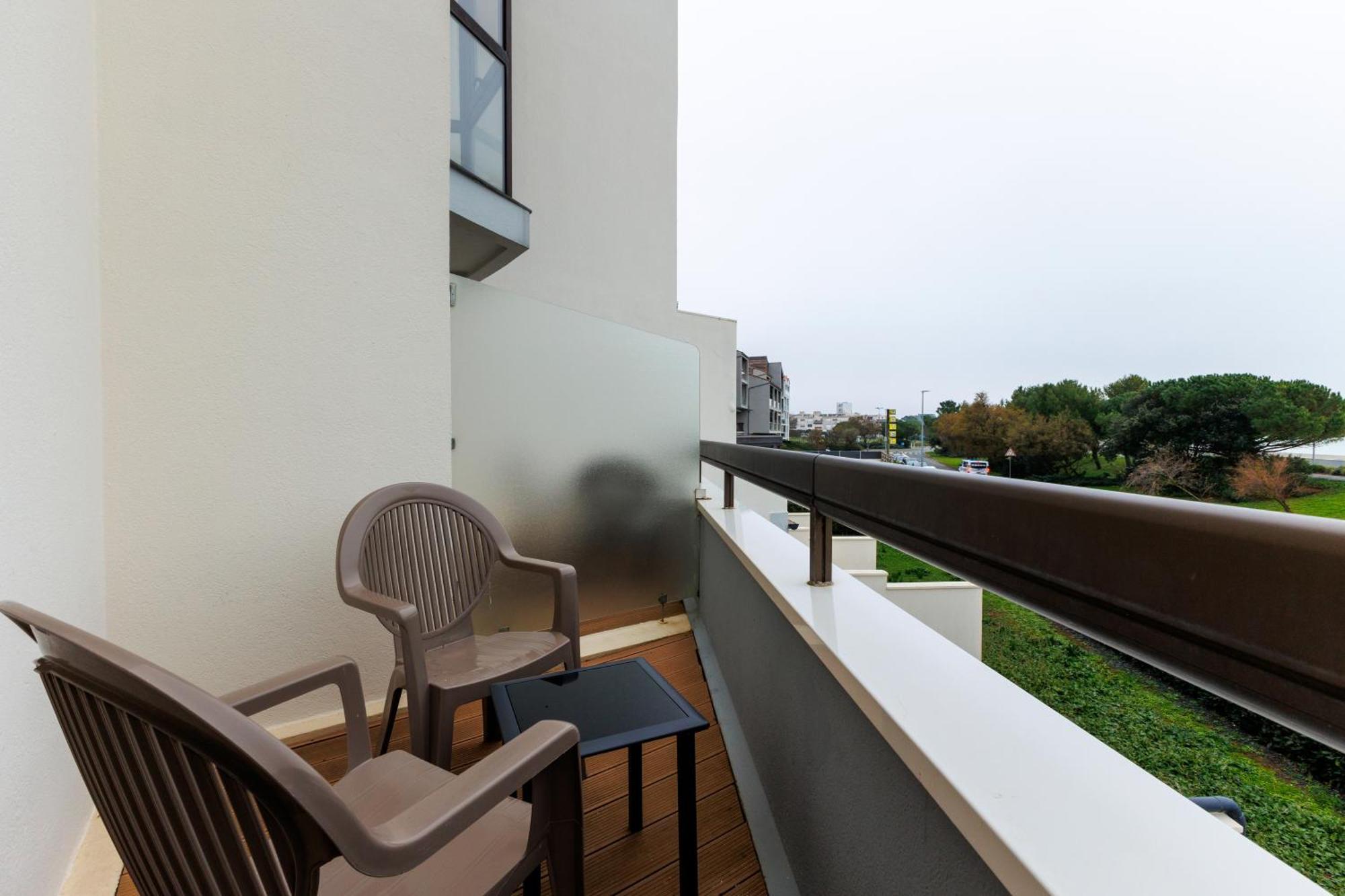 Logis Hotel Le Rochelois ลาโรแชล ภายนอก รูปภาพ