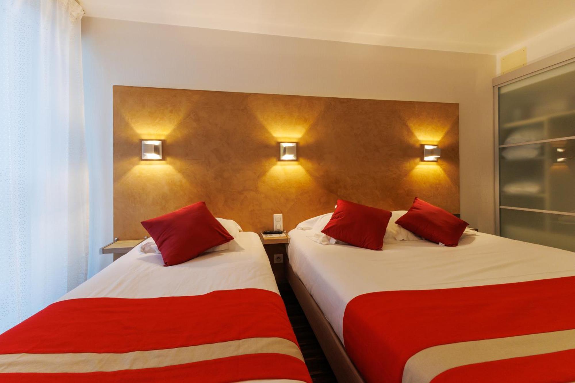 Logis Hotel Le Rochelois ลาโรแชล ภายนอก รูปภาพ