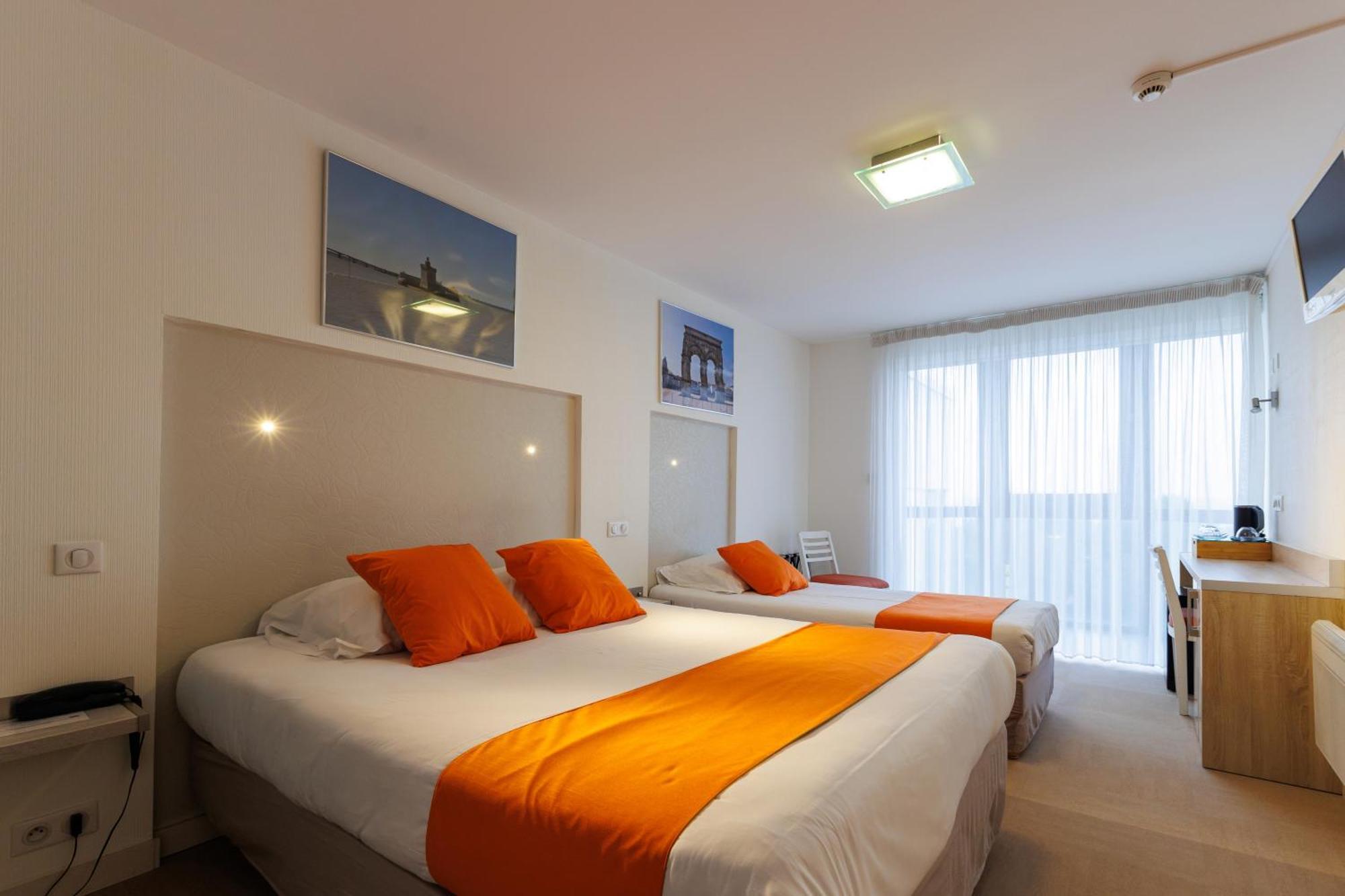 Logis Hotel Le Rochelois ลาโรแชล ภายนอก รูปภาพ