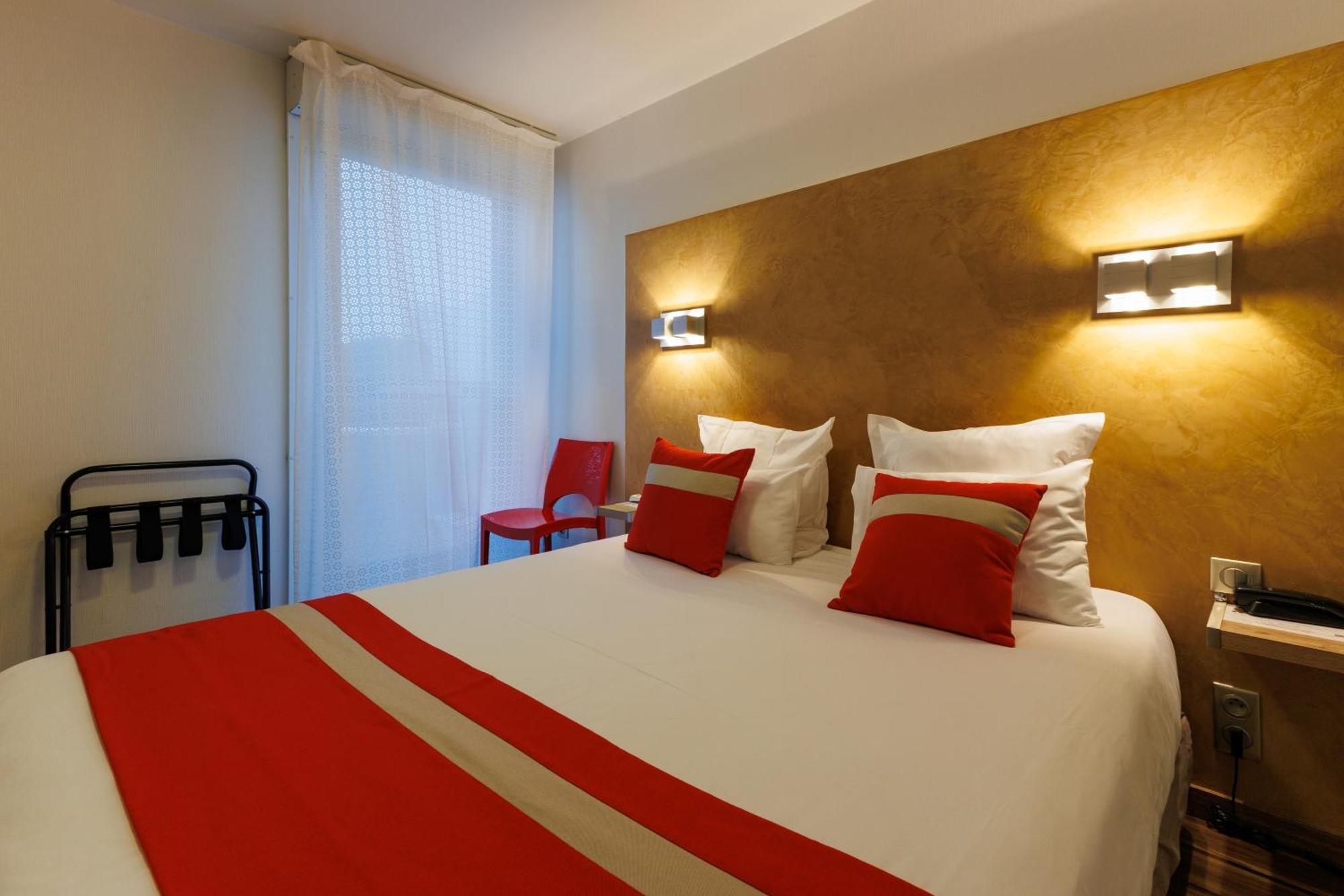 Logis Hotel Le Rochelois ลาโรแชล ภายนอก รูปภาพ