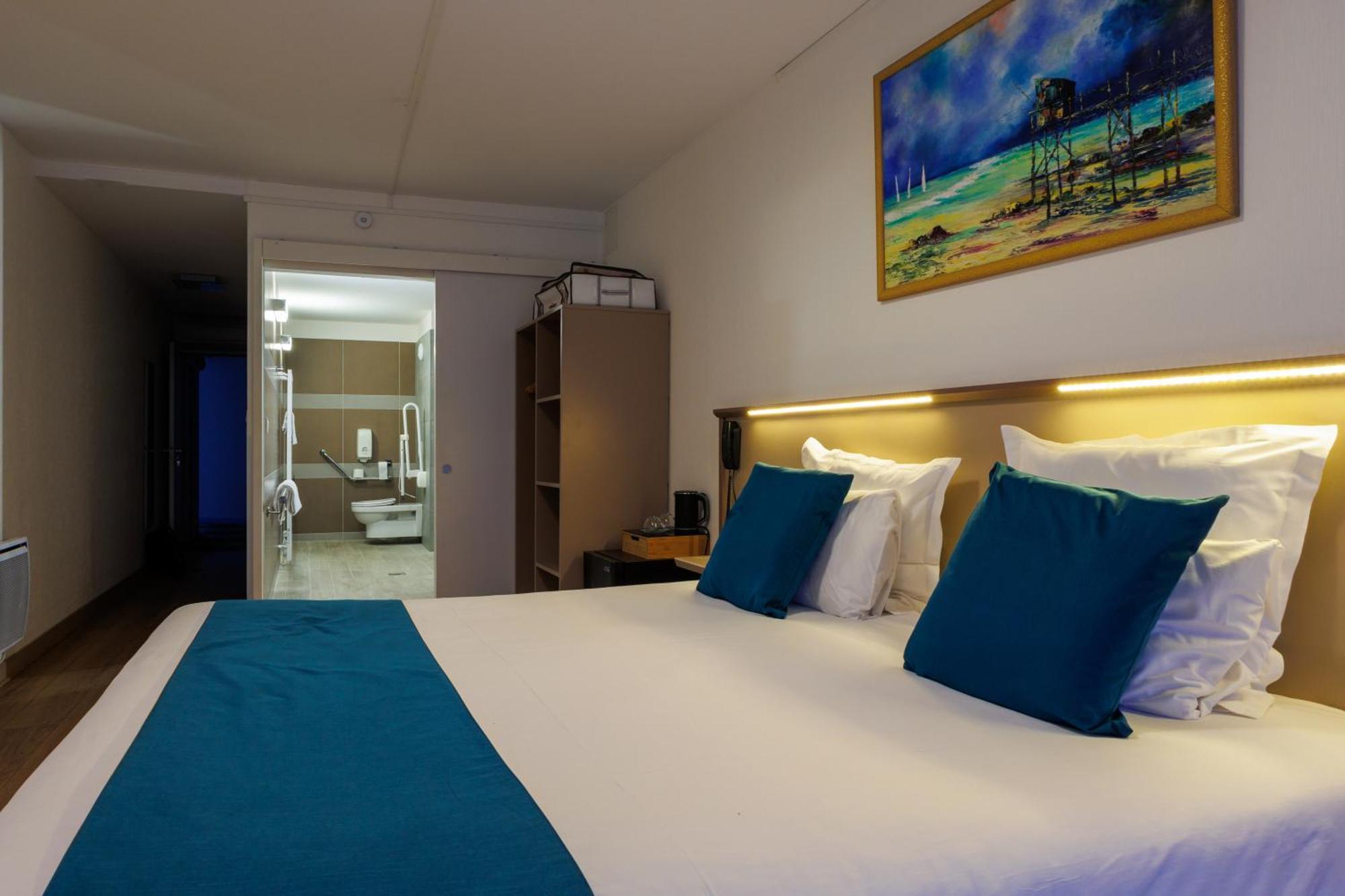 Logis Hotel Le Rochelois ลาโรแชล ภายนอก รูปภาพ