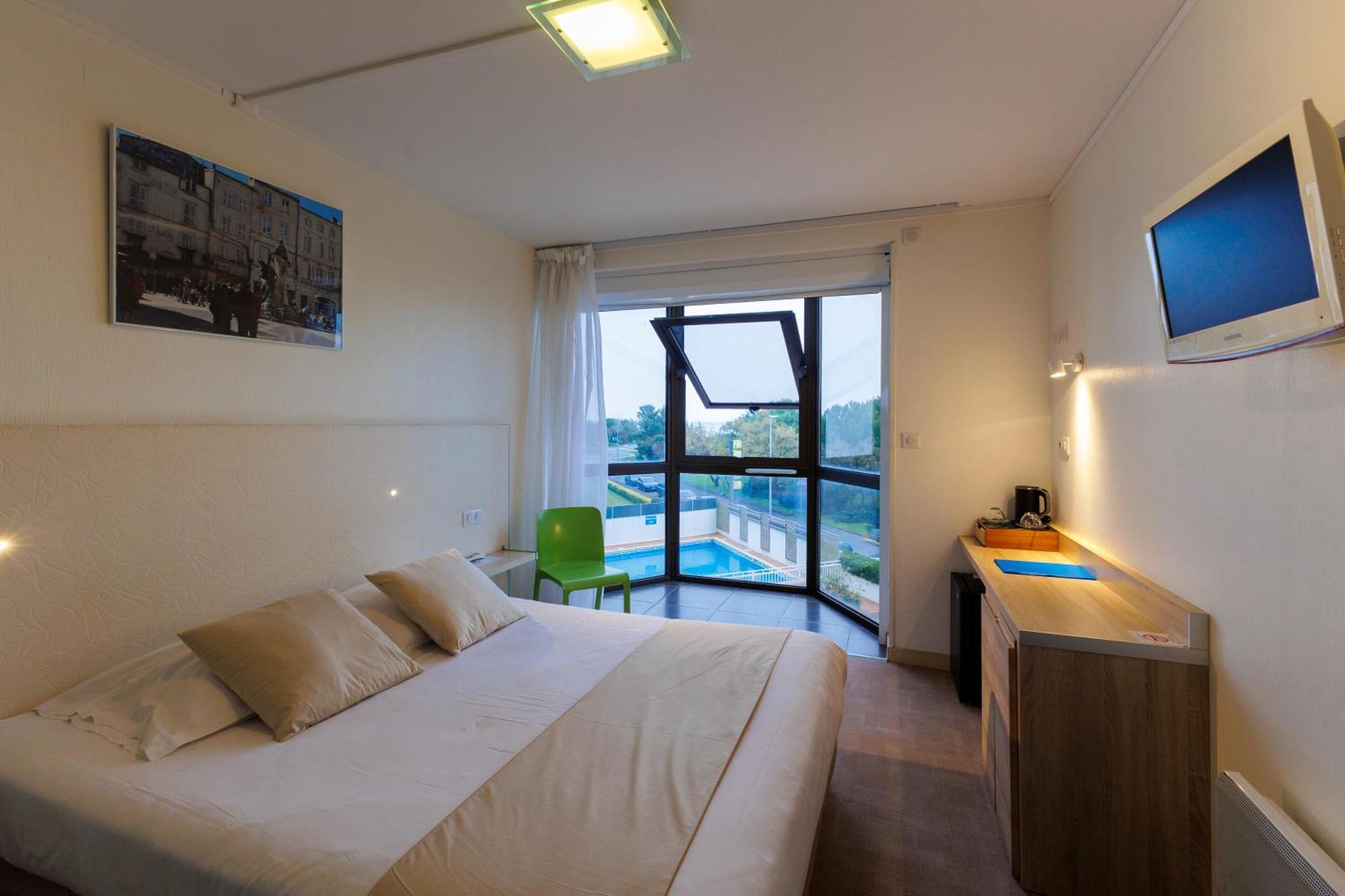 Logis Hotel Le Rochelois ลาโรแชล ภายนอก รูปภาพ