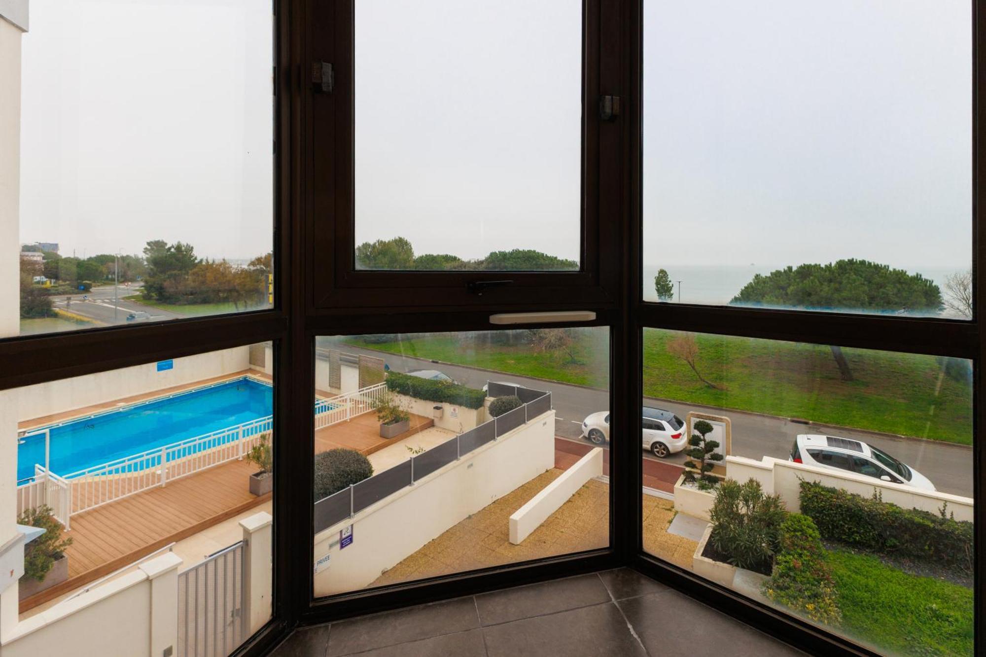 Logis Hotel Le Rochelois ลาโรแชล ภายนอก รูปภาพ