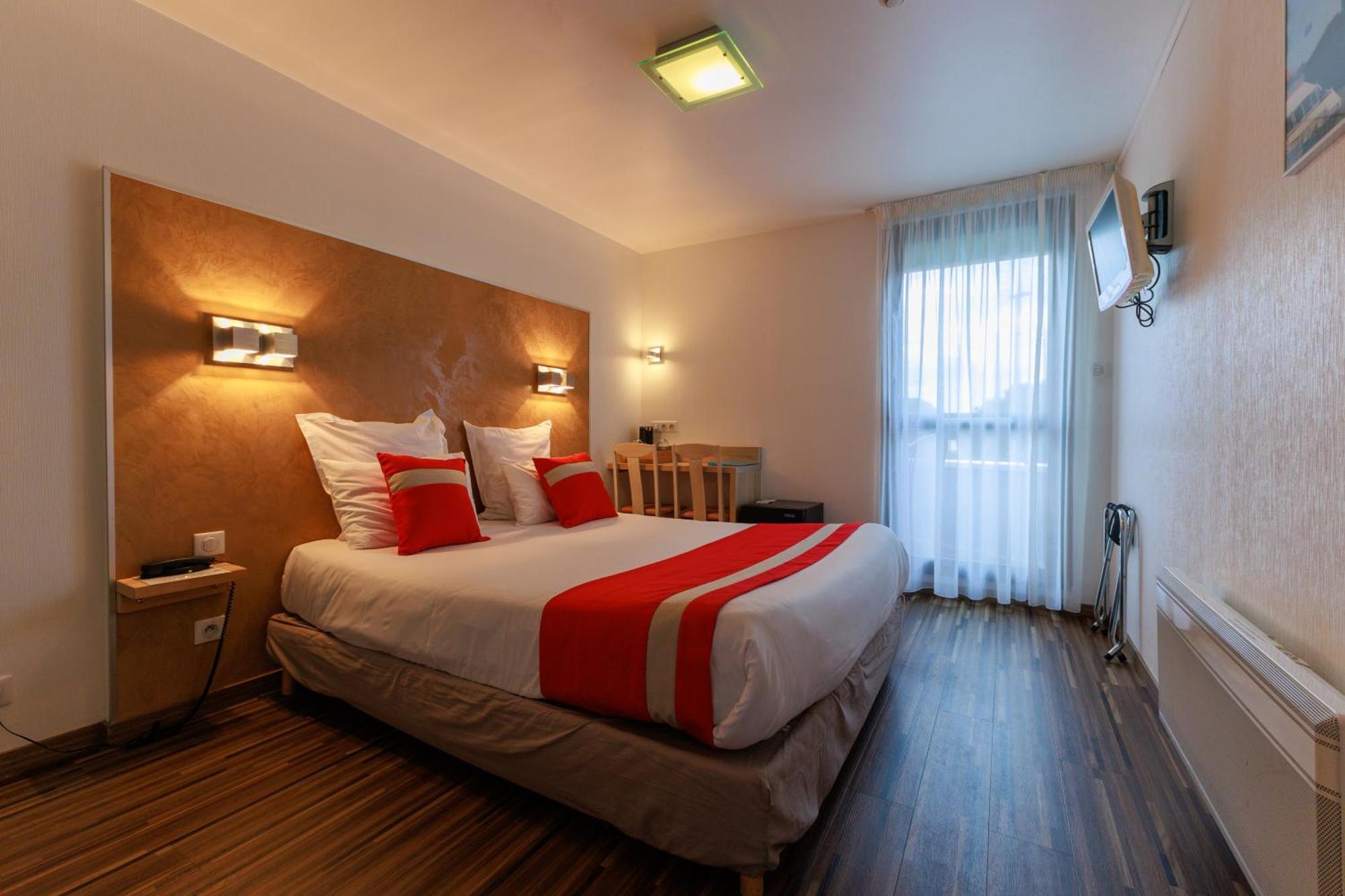 Logis Hotel Le Rochelois ลาโรแชล ภายนอก รูปภาพ