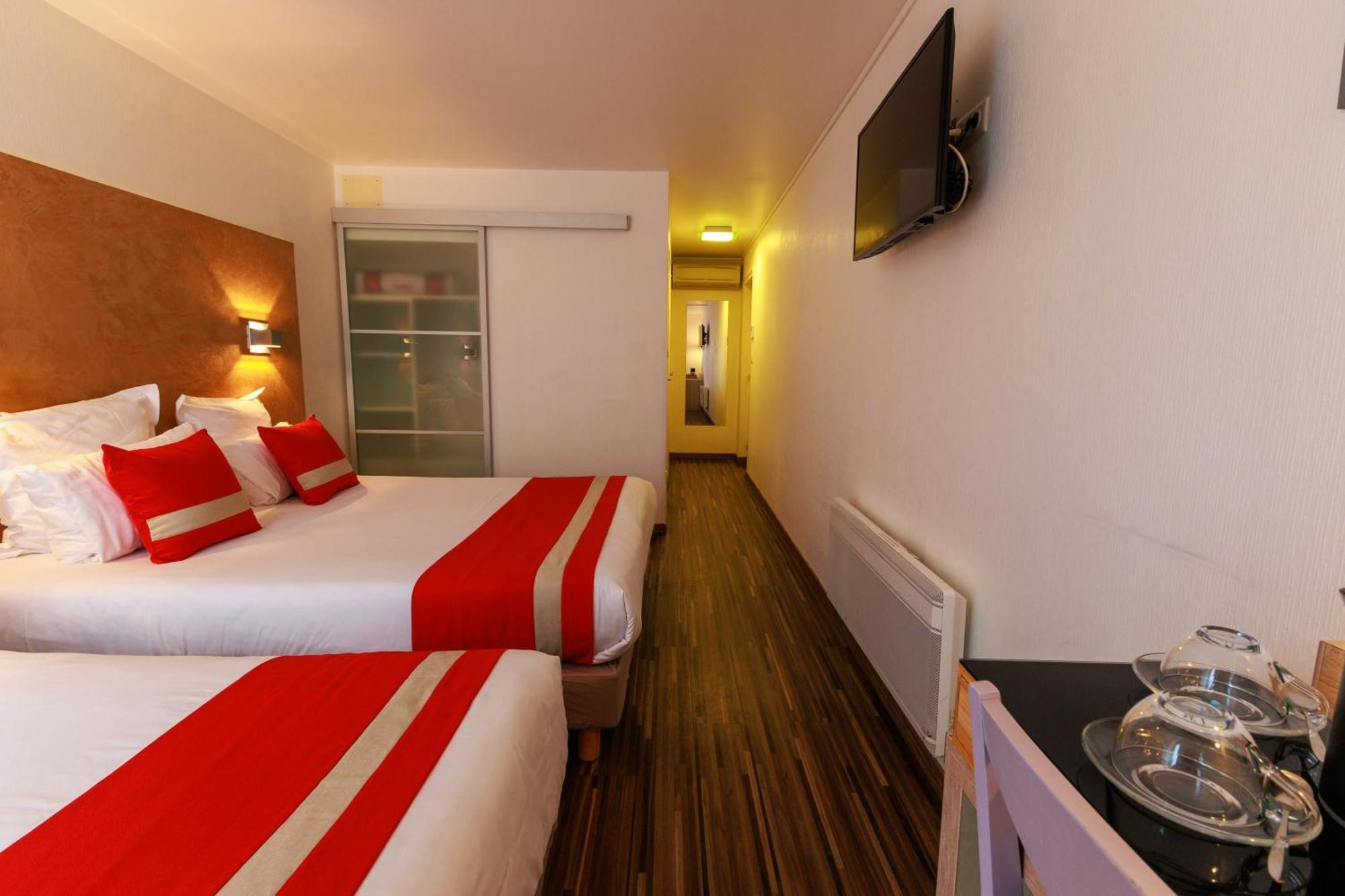 Logis Hotel Le Rochelois ลาโรแชล ภายนอก รูปภาพ