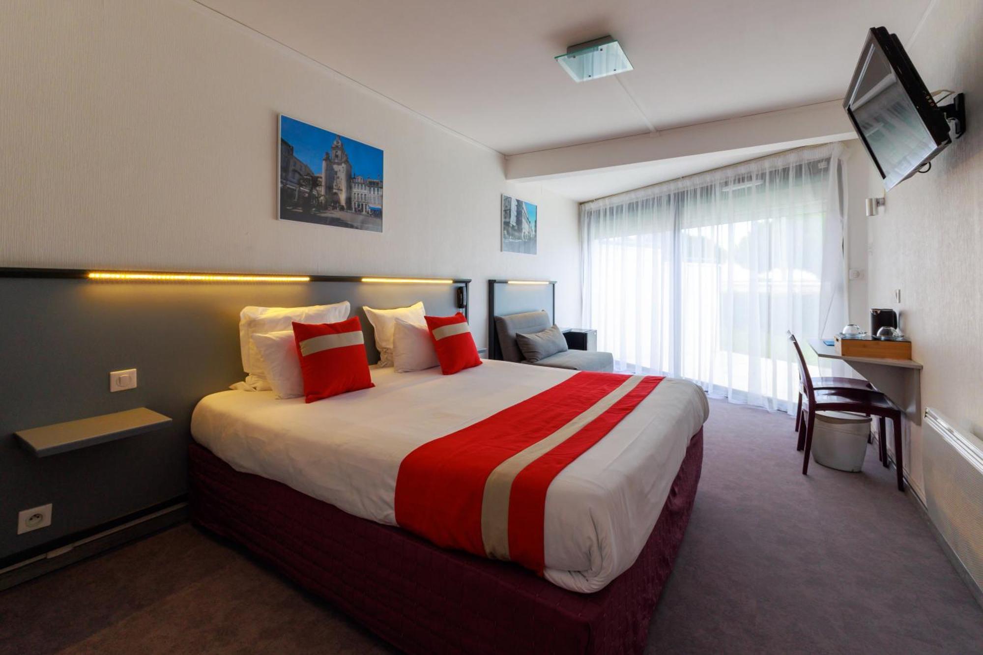Logis Hotel Le Rochelois ลาโรแชล ภายนอก รูปภาพ
